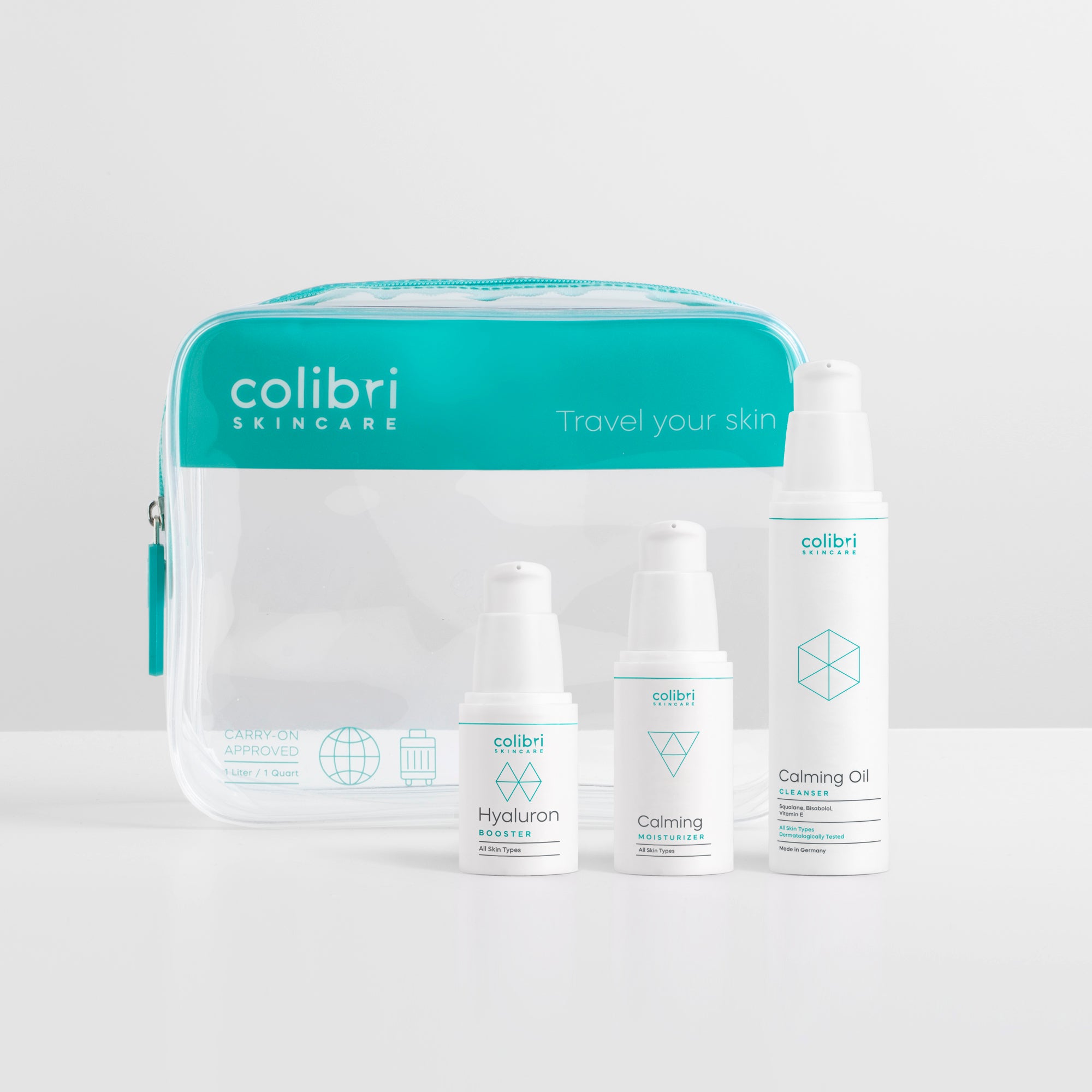 Kleines Reise-Set mit Hautpflegeprodukten von Colibri in einer durchsichtigen Tasche mit türkisem Reißverschluss.