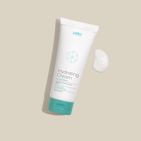 Tube Hydrating Cream Cleanser mit Produktklecks